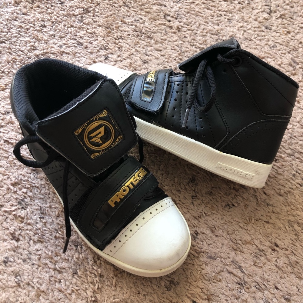 Protege size 1.5 black/white basketball shoes